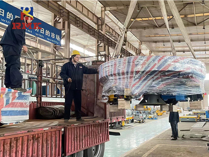 睿邁科 發(fā)往泰國 轉(zhuǎn)盤車和10噸、20噸軌道車 裝備發(fā)車！！